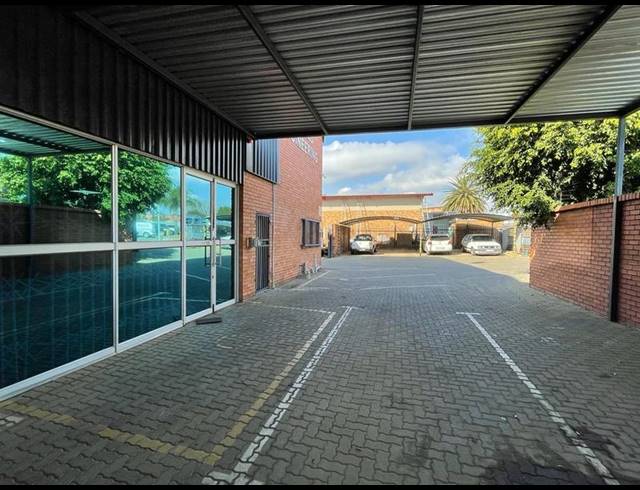 INDUSTRIAL PROPERTY TO RENT IN HENNOPSPARK